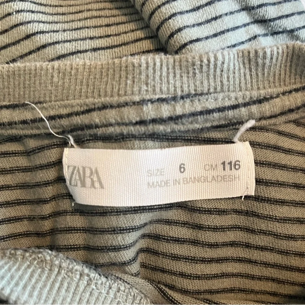 Zara Kids Black and Green Striped Crewneck Long Sleeve‎ Top Size 6 Boys